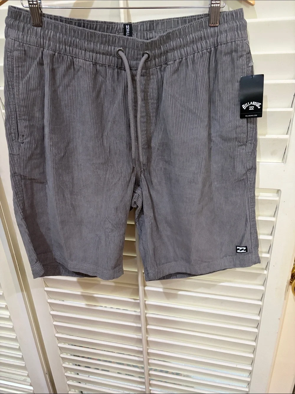 Billabong Men's Gray Corduroy Hybrid Shorts. Size Medium. NWT